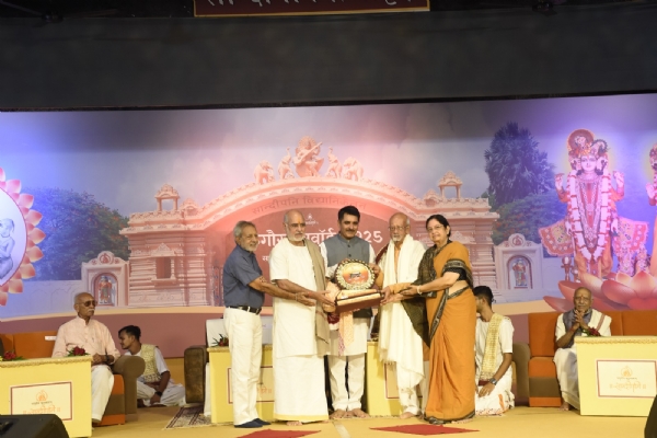 સાંદિપની પોરબંદર ગુરુ ગૌરવ એવોર્ડ સમારોહમાં સહભાગી થતા વિધાનસભાના અધ્યક્ષ  શંકરભાઈ ચૌધરી.