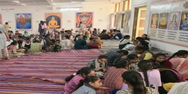 પાટણની શ્રીમતી કેસરબાઈ કીલાચંદ સરકારી કન્યા વિદ્યાલયમા ગૌરી વ્રત નિમિત્તે ઉજવણી કરી