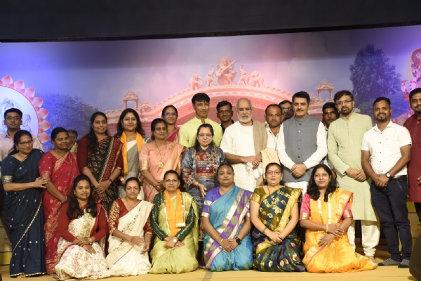 સાંદિપની પોરબંદર ગુરુ ગૌરવ એવોર્ડ સમારોહમાં સહભાગી થતા વિધાનસભાના અધ્યક્ષ  શંકરભાઈ ચૌધરી.
