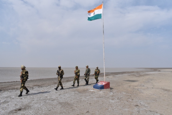 કચ્છની ક્રીક સરહદે સજ્જ બીએસએફના જવાનો