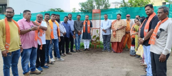 ભાવનગર શહેર ભાજપા દ્વારા વૃક્ષારોપણ કાર્યક્રમ યોજવામાં આવ્યો