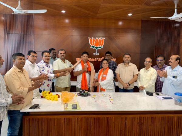 સંકલ્પ વિકસિત યાત્રા અંતર્ગત પોરબંદર આવેલ યુવાનનું અભિવાદન કરાયું.