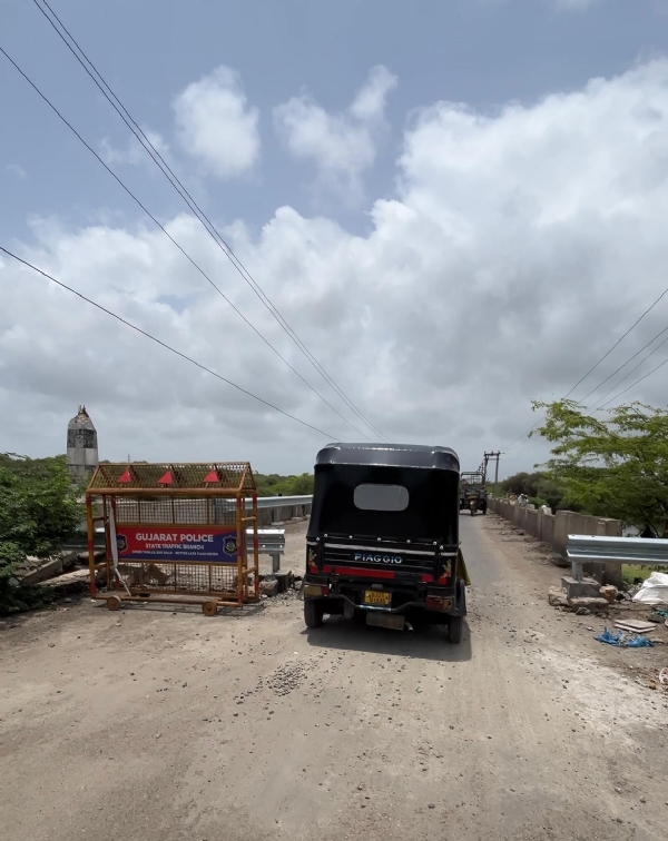 માછીમારોને વિરોધ બાદ લકડી બંદરનો પુલ ફરી શરૂ કરાયો.
