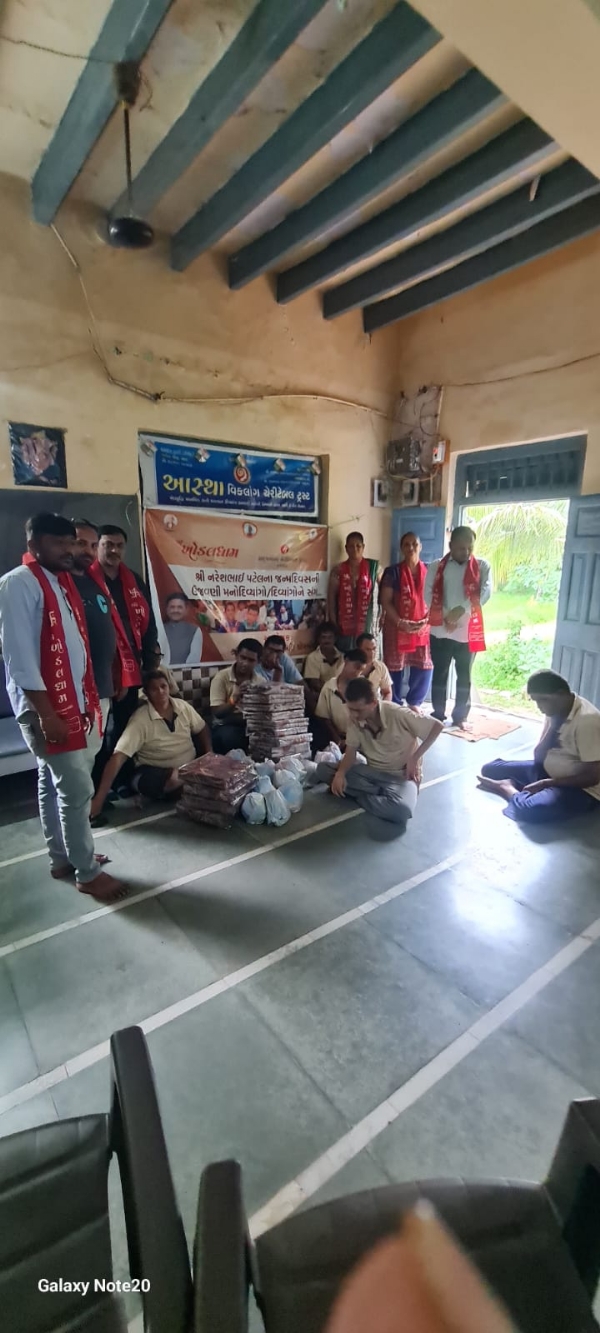 પોરબંદર માં સેવાકીય કર્યો કરી ખોડલધામના ચેરમેનના જન્મદિનની ઉજવણી કરાય.