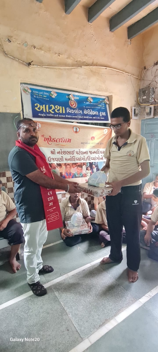પોરબંદર માં સેવાકીય કર્યો કરી ખોડલધામના ચેરમેનના જન્મદિનની ઉજવણી કરાય.