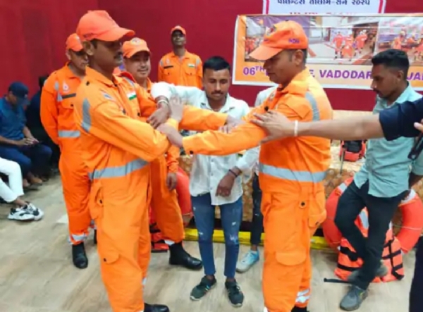 સિદ્ધપુરમાં હોમગાર્ડ અને NDRFની સહયોગથી આપત્તિ વ્યવસ્થાપન તાલીમ કાર્યક્રમ