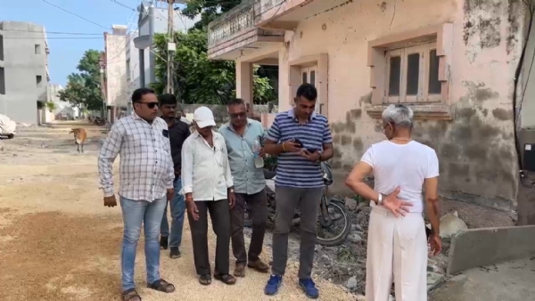 કોંગ્રેસ દ્વારા શહેરના વિવિધ વિસ્તારોની મુલાકાત લીધી.