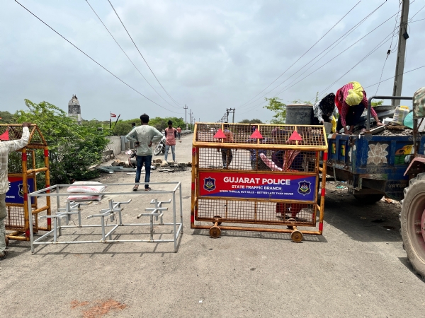 લકડી બંદર ડેક બ્રિજ પર ભારે અને મધ્યમ વાહનોની અવરજવર પર તાત્કાલિક પ્રતિબંધ.