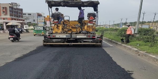 રોડ-રસ્તાની કામગીરી બાબતે જામનગર, ભાવનગર અને જૂનાગઢ મનપા દ્વારા કોન્ટ્રાક્ટરોને નોટીસ અપાઈ
