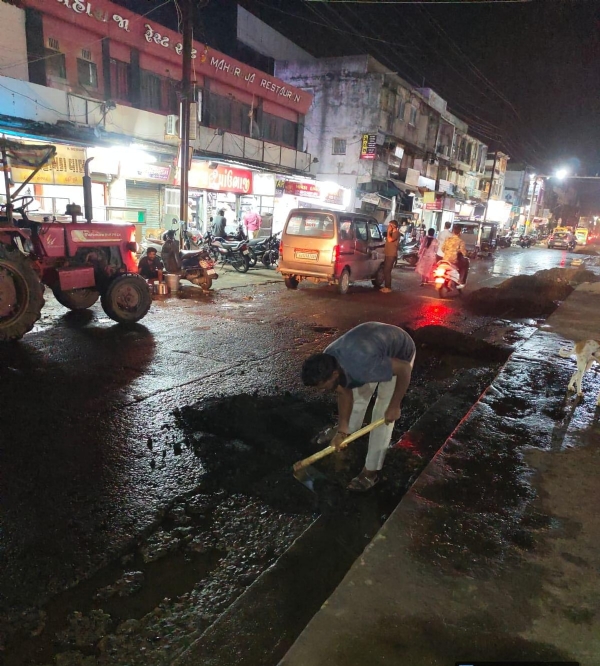બસ સ્ટેશન માર્ગે થતી કામગીરી
