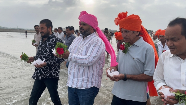 ખારવા સમાજ દ્વારા દરિયા દેવ નું પૂજન કરાયું.