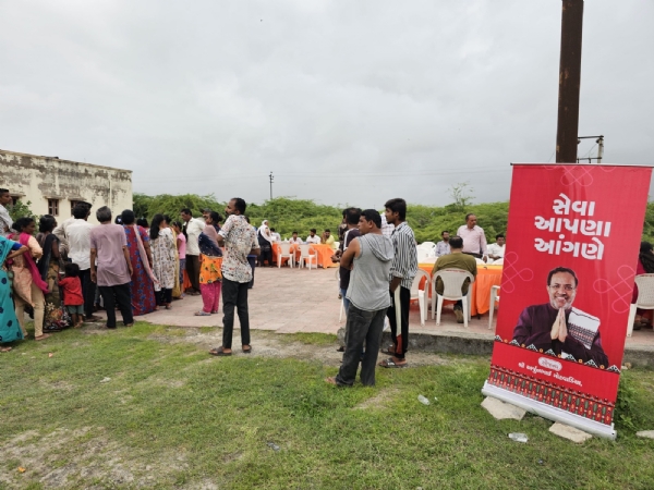 પોરબંદરમાં બોખીરા આવાસ ખાતે સર્વરોગ નિદાન કેમ્પ યોજાયો.