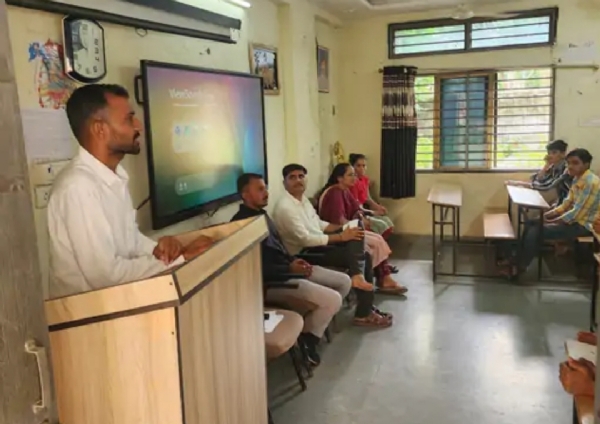 સાંતલપુરની વિનયન કોલેજમાં FYBA સેમેસ્ટર-1ના નવા  વિદ્યાર્થીઓ માટે પ્રવેશોત્સવનું આયોજન કરવામાં આવ્યું.