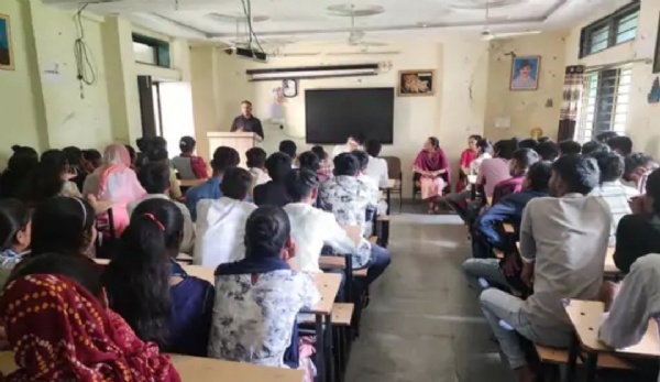 સાંતલપુરની વિનયન કોલેજમાં FYBA સેમેસ્ટર-1ના નવા  વિદ્યાર્થીઓ માટે પ્રવેશોત્સવનું આયોજન કરવામાં આવ્યું.