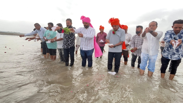 ખારવા સમાજ દ્વારા દરિયા દેવ નું પૂજન કરાયું.