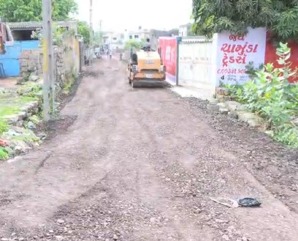 પોરબંદર મનપાના કમિશનર એ  રસ્તાના કામનું સ્થળ નિરીક્ષણ કર્યું.