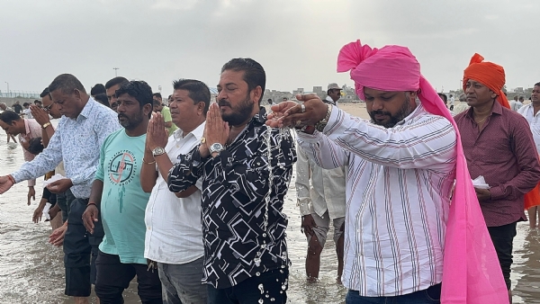 ખારવા સમાજ દ્વારા દરિયા દેવ નું પૂજન કરાયું.