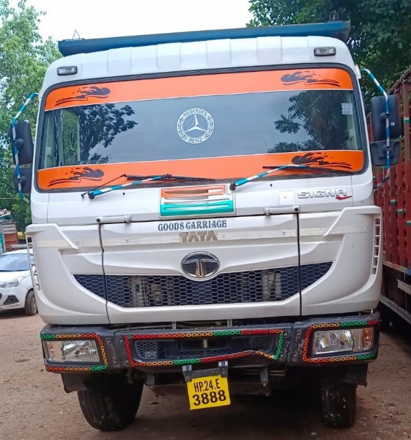 ગોધરા ના ચિખોદરા થી પકડાયું બીજા રાજ્ય માંથી ટ્રક ચોરી લાવી નંબર પ્લેટ બદલી વેચવા નું કૌભાંડ, ત્રણ ટ્રકો ઝડપી પોલીસે તપાસ શરૂ કરી -૩