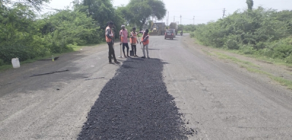 ધોરાજી-જામકંડોરણા રોડ પર પેચવર્ક કરવામાં આવ્યું