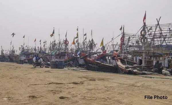 કચ્છના બંદરો ઉપર લાંગરતી બોટ્સ