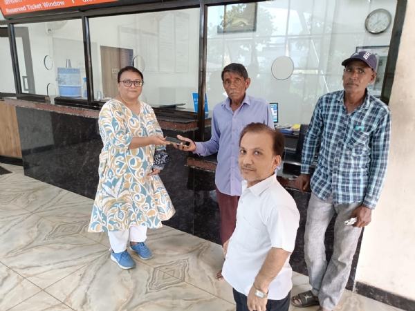 ખોવાયેલો મોબાઇલ પરત કર્યો
