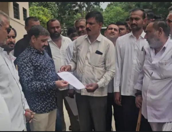 સમર્થનમાં આવેદન અપાયું.