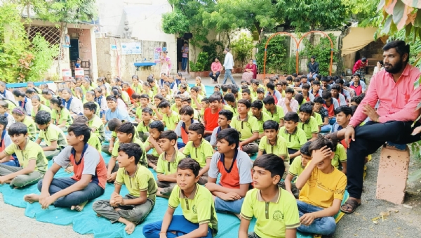 જીનિયસ સ્કૂલ રાણાકંડોરણા ખાતે વિદ્યાર્થીઓને પ્રાકૃતિક કૃષિની સમજ અપાઈ.