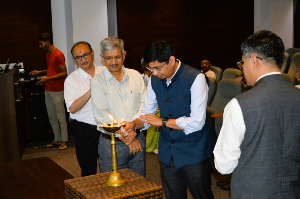 વિદ્યાર્થીઓની કારકિર્દી માટે અદાણીમાં થયા કરાર