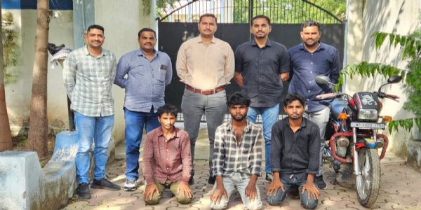 અમરેલી જિલ્લામાં બેંકમાં તોડફોડ કરનાર ત્રણ આરોપી ઝડપાયા