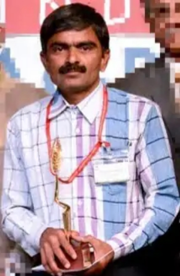 સૂર્ય ઊર્જાથી ચાલતો દવા છાંટવાનો પંપ – ખેડૂત પુત્રનું અનોખુ સંશોધન