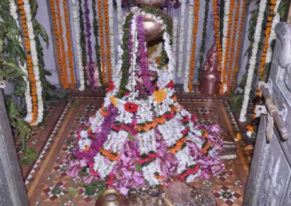આવતા શુક્રવારથી પવિત્ર શ્રાવણ મહિનાની શરૂઆત થશે, શિવાલયોમાં વિશેષ પૂજા અને શણગાર અને આરતીઓનું આયોજન થશે.