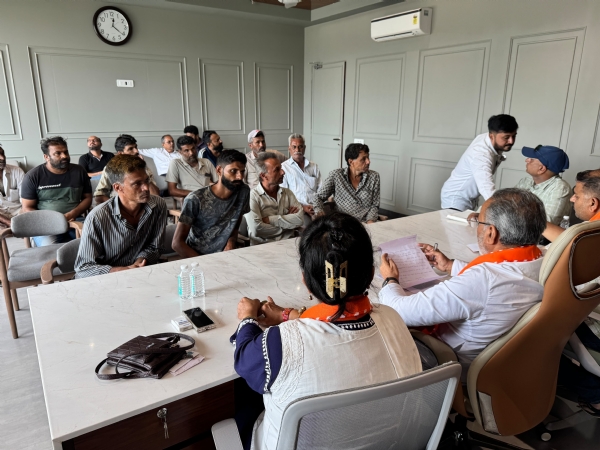પોરબંદરના ધારાસભ્ય અર્જુન મોઢવાડીયા દ્વારા જિલ્લા ભાજપ કાર્યાલય ખાતે ઓપન સેશનનું આયોજન કરાયું.
