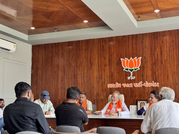પોરબંદરના ધારાસભ્ય અર્જુન મોઢવાડીયા દ્વારા જિલ્લા ભાજપ કાર્યાલય ખાતે ઓપન સેશનનું આયોજન કરાયું.