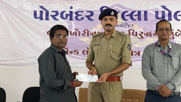 વ્યાજ ખોરીનું દુષણ ડામવા પોલીસ દ્વારા લોકદરબાર યોજાયો.