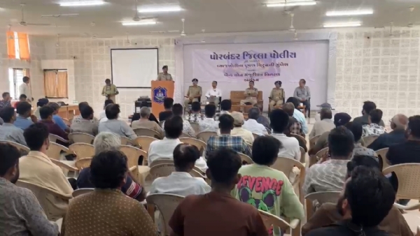 વ્યાજ ખોરીનું દુષણ ડામવા પોલીસ દ્વારા લોકદરબાર યોજાયો.