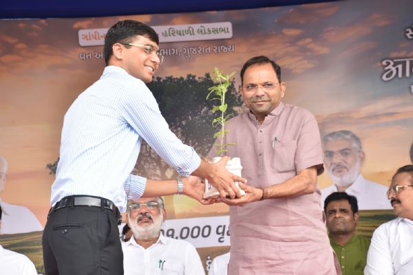 દંતાલી ખાતે વૃક્ષારોપણ કાર્યક્રમ યોજાયો