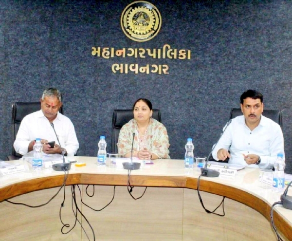 ભાવનગર મહાનગરપાલિકા ખાતે સમીક્ષા બેઠક યોજાઈ