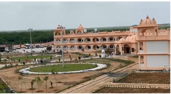 નારાયણ સરોવરમાં તૈયાર થયેલું વિશાળ સંકુલ