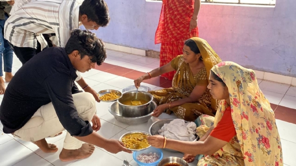 ગવાડા હાઈસ્કૂલમાં અનોખી પહેલ: માત્ર ₹10 માં પૌષ્ટિક નાસ્તો અને મહિલાઓને રોજગાર