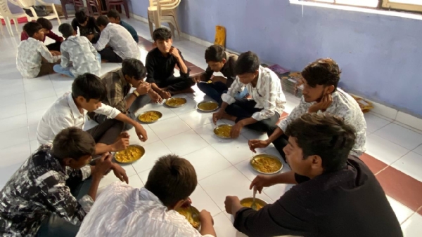 ગવાડા હાઈસ્કૂલમાં અનોખી પહેલ: માત્ર ₹10 માં પૌષ્ટિક નાસ્તો અને મહિલાઓને રોજગાર