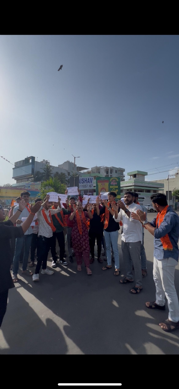 પોરબંદરમાં એ.બી.વી.પી.દ્વારા ઓડિશા માં NSUI ના અધ્યક્ષ દ્વારા કરેલ બળાત્કારની ઘટનાનો વિરોધ કરાયો.