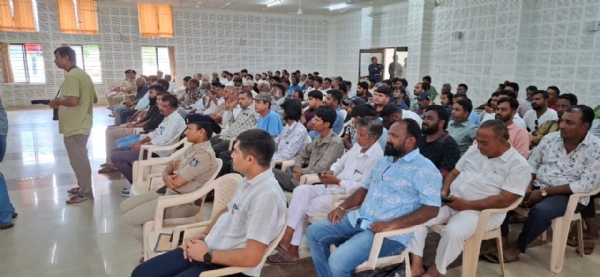 પોરબંદરમાં મહિલા સ્વાવલંબન યોજના અન્વયે ભારતીબેન ભુતિયાને અનાજ કરીયાણા સ્ટોરના ટ્રેડ માટે મળી રૂ. દોઢ લાખની લોન.