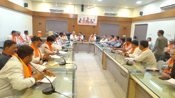 ભાવનગર સર્કિટ હાઉસ ખાતે ભાજપના કાર્યકરોની બેઠક યોજાઈ