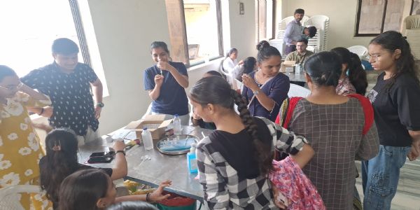 ઊંઝાના સમસ્ત બાર ગામ યુવા સંગઠન દ્વારા સર્વાઇકલ કેન્સર વિરોધી રસીકરણ અભિયાનની , 445 બહેનોને રસી અપાઈ