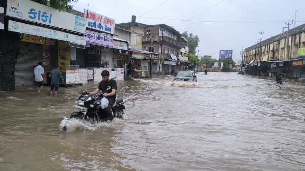 વિસનગરમાં વરસાદી તબાહી: 12 કલાકમાં 5 ઇંચ વરસાદે શહેરને બેટમાં ફેરવ્યું