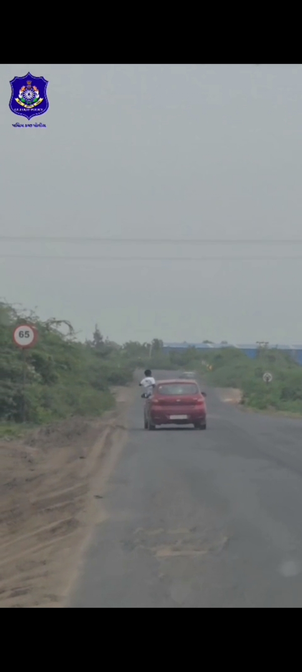 ચાલતી કરે ધોરીમાર્ગ ઉપર સ્ટન્ટ