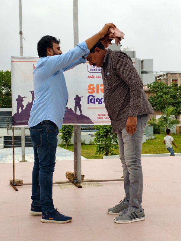 પોરબંદર ભાજપ દ્વારા પૂર્વ સૈનિકોનું સન્માન કરાયું.