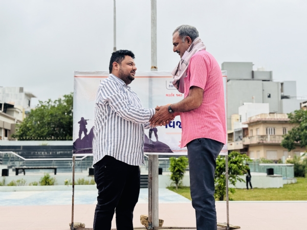 પોરબંદર ભાજપ દ્વારા પૂર્વ સૈનિકોનું સન્માન કરાયું.
