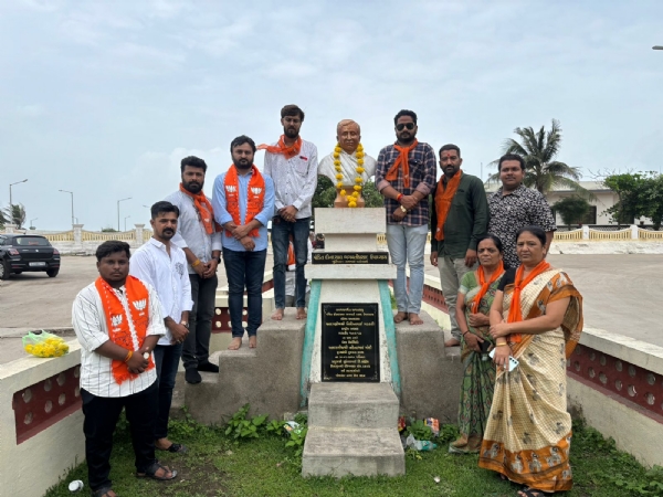 પોરબંદર ભાજપ યુવા મોરચા દ્વાર કારગીલ વિજય દિવસની ઉજવણી કરાઈ.
