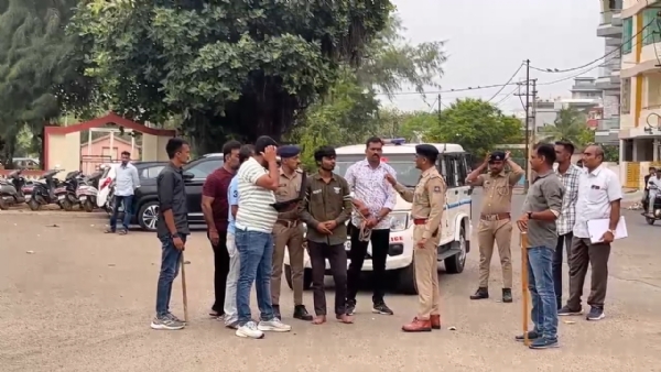 પોરબંદરમાં ગેંગરેપ કરનાર બે શખ્સો જેલ હલાવે: એક પોલીસ રિમાન્ડ પર.